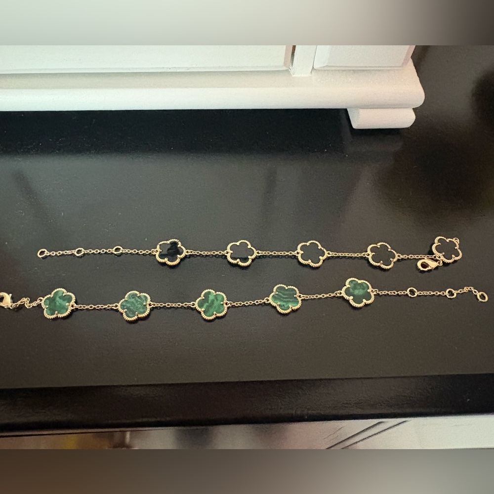 Set of 2 clover bracelets